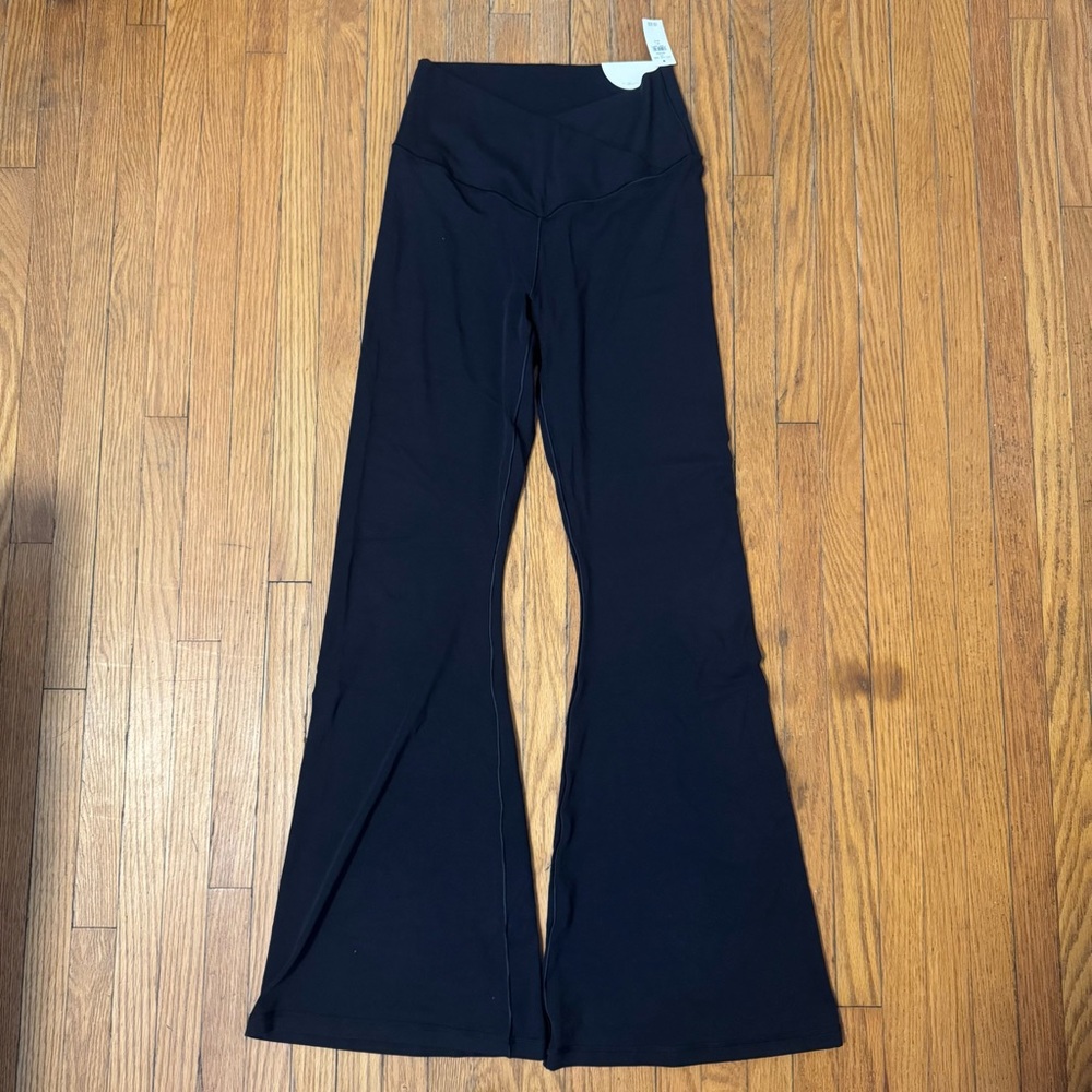 OFFLINE By Aerie Real Me High Waisted Crossover Flare Legging - Women’s Large - Picture 3 of 9